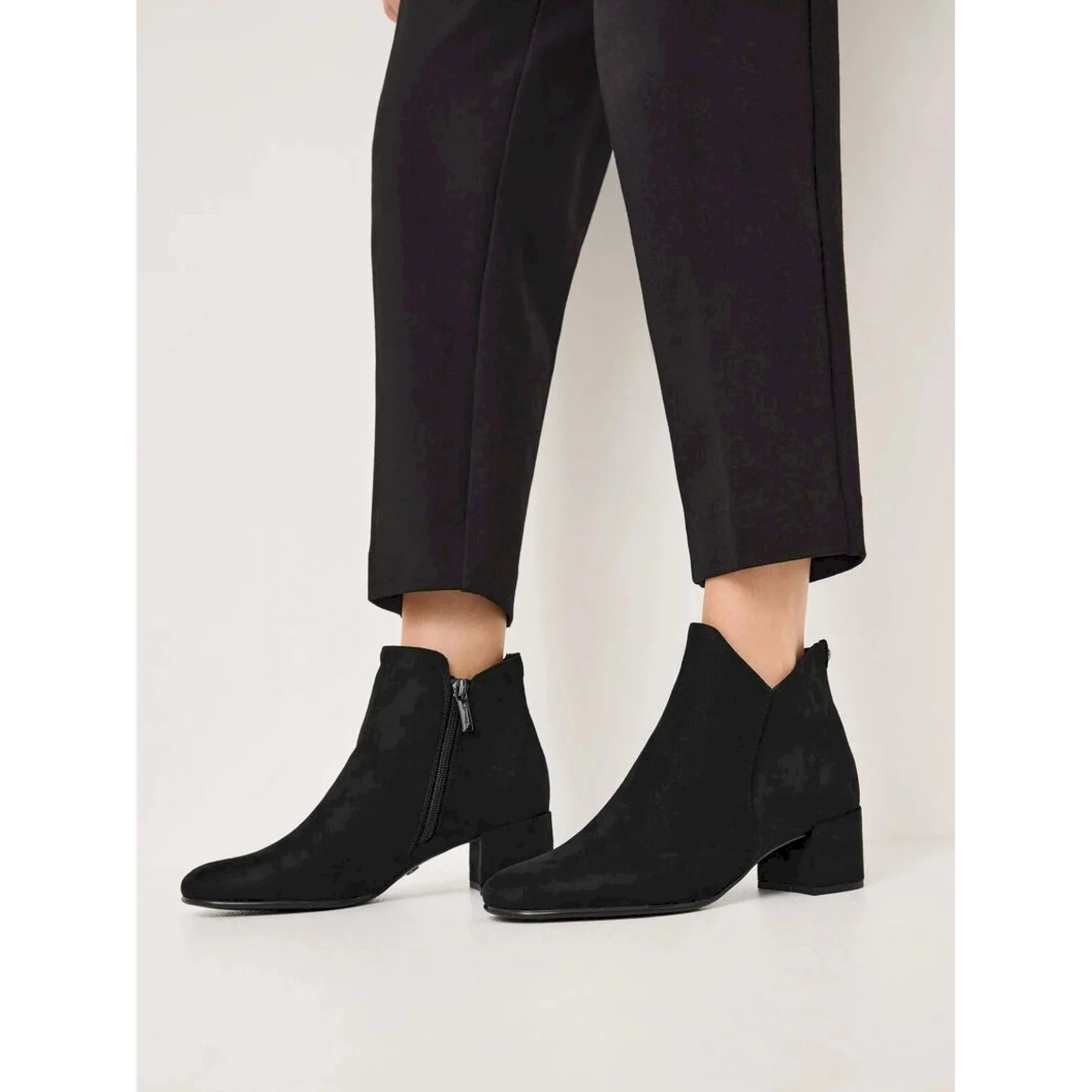 Stivaletto in camoscio con tacco - immagine 8