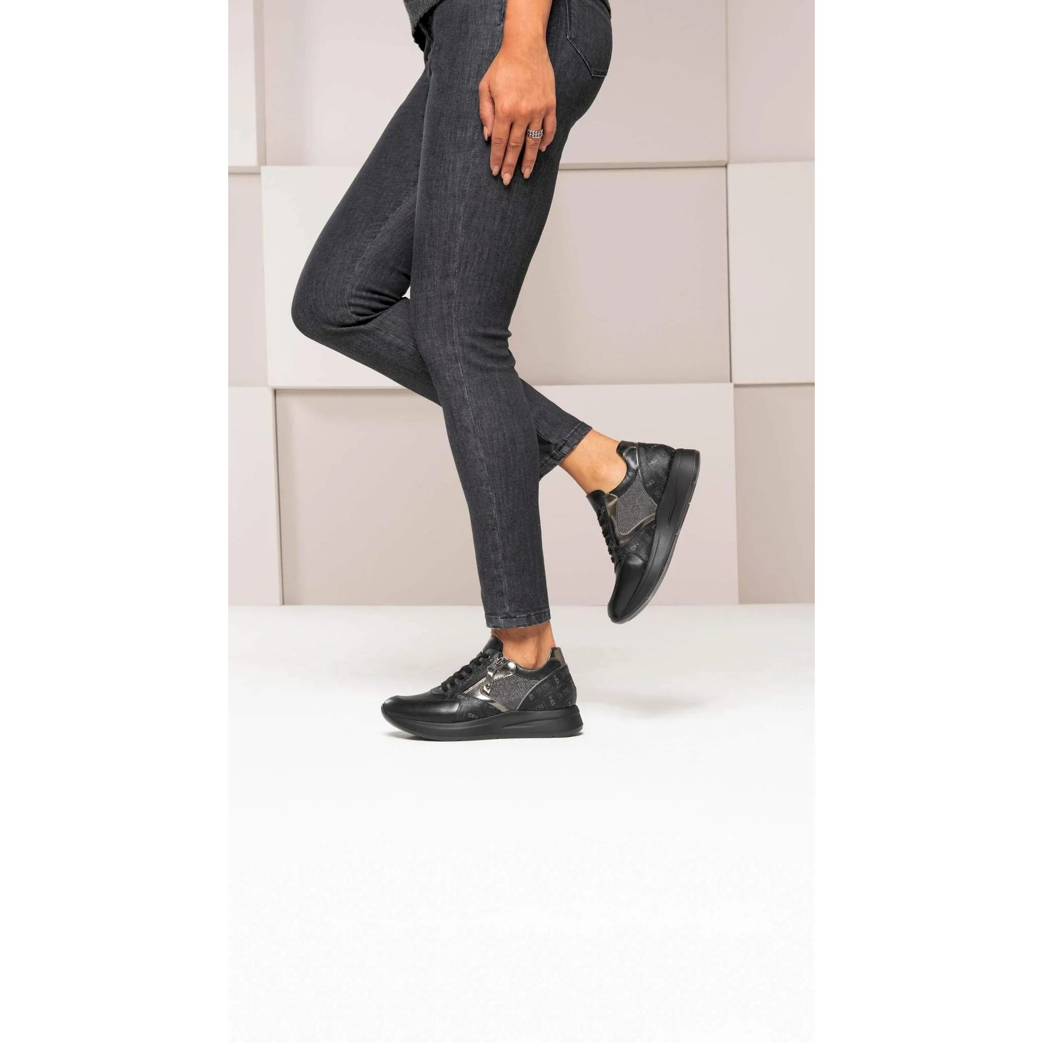 Sneaker donna in pelle - immagine 5