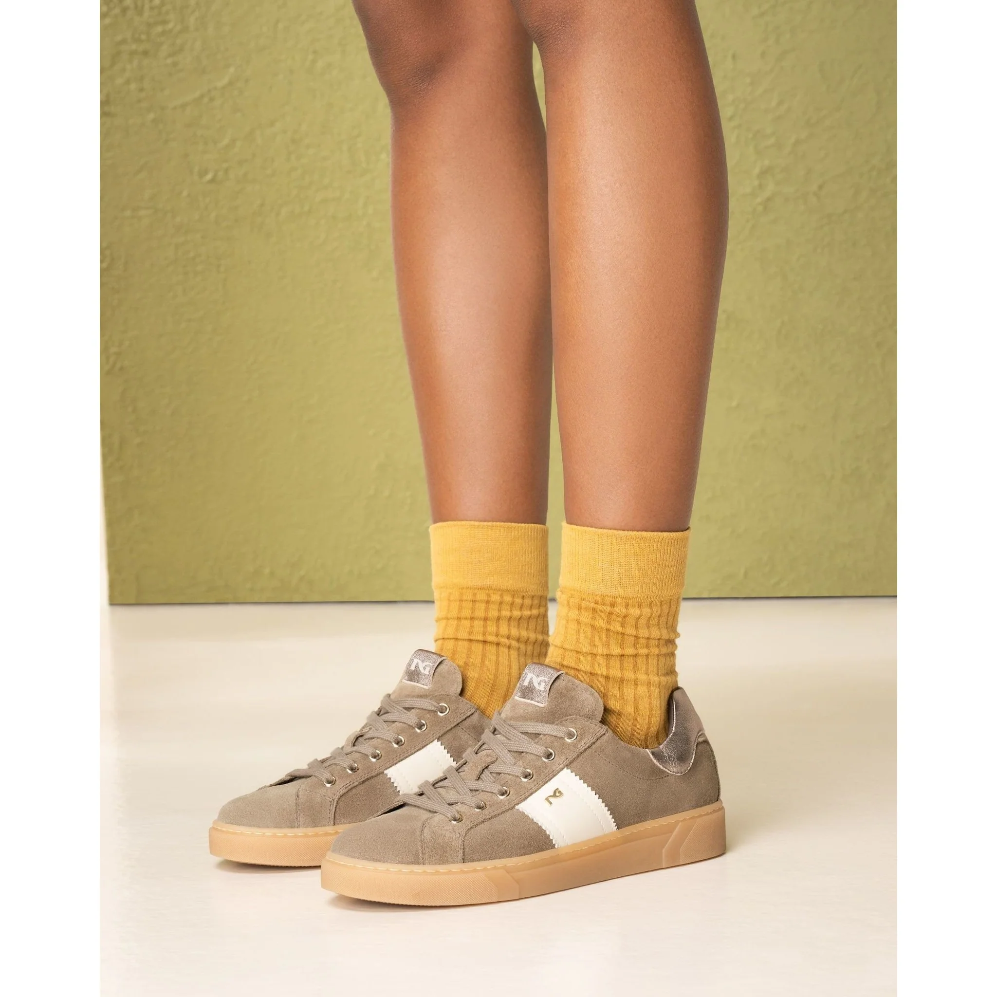 Sneakers donna in suede e pelle - immagine 6