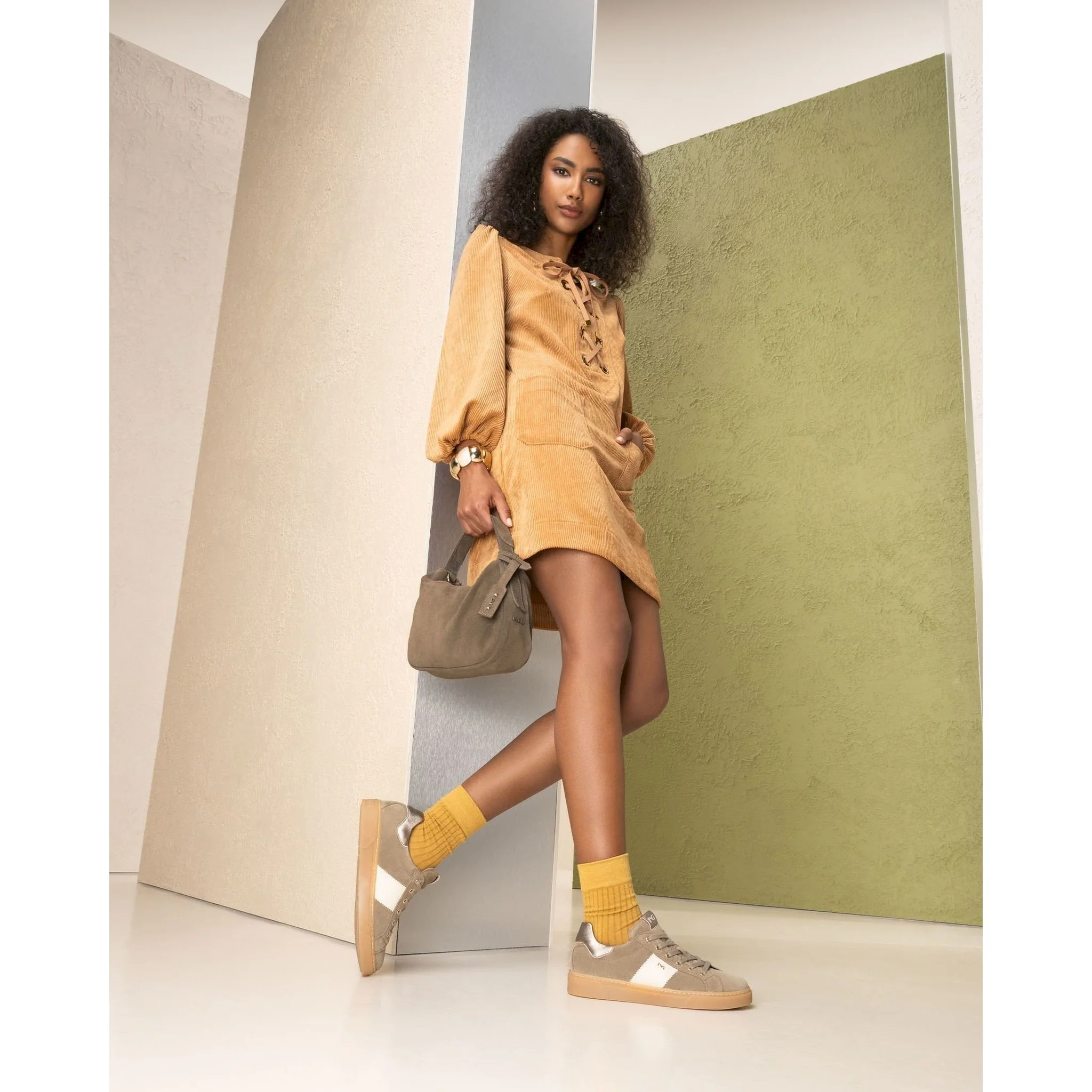 Sneakers donna in suede e pelle - immagine 7
