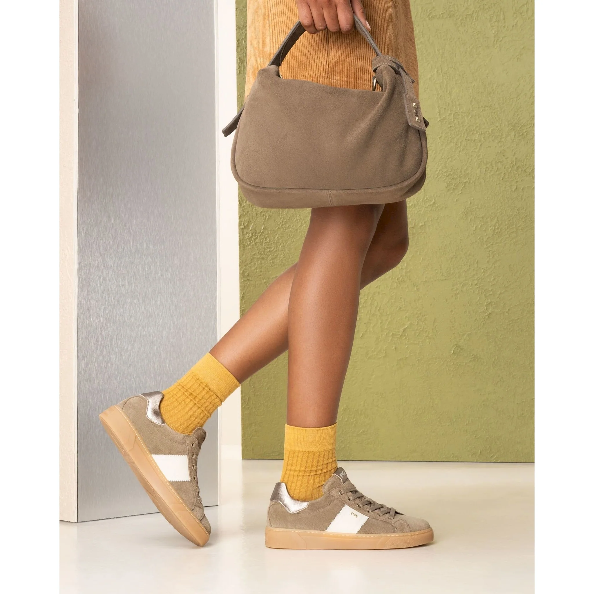 Sneakers donna in suede e pelle - immagine 8