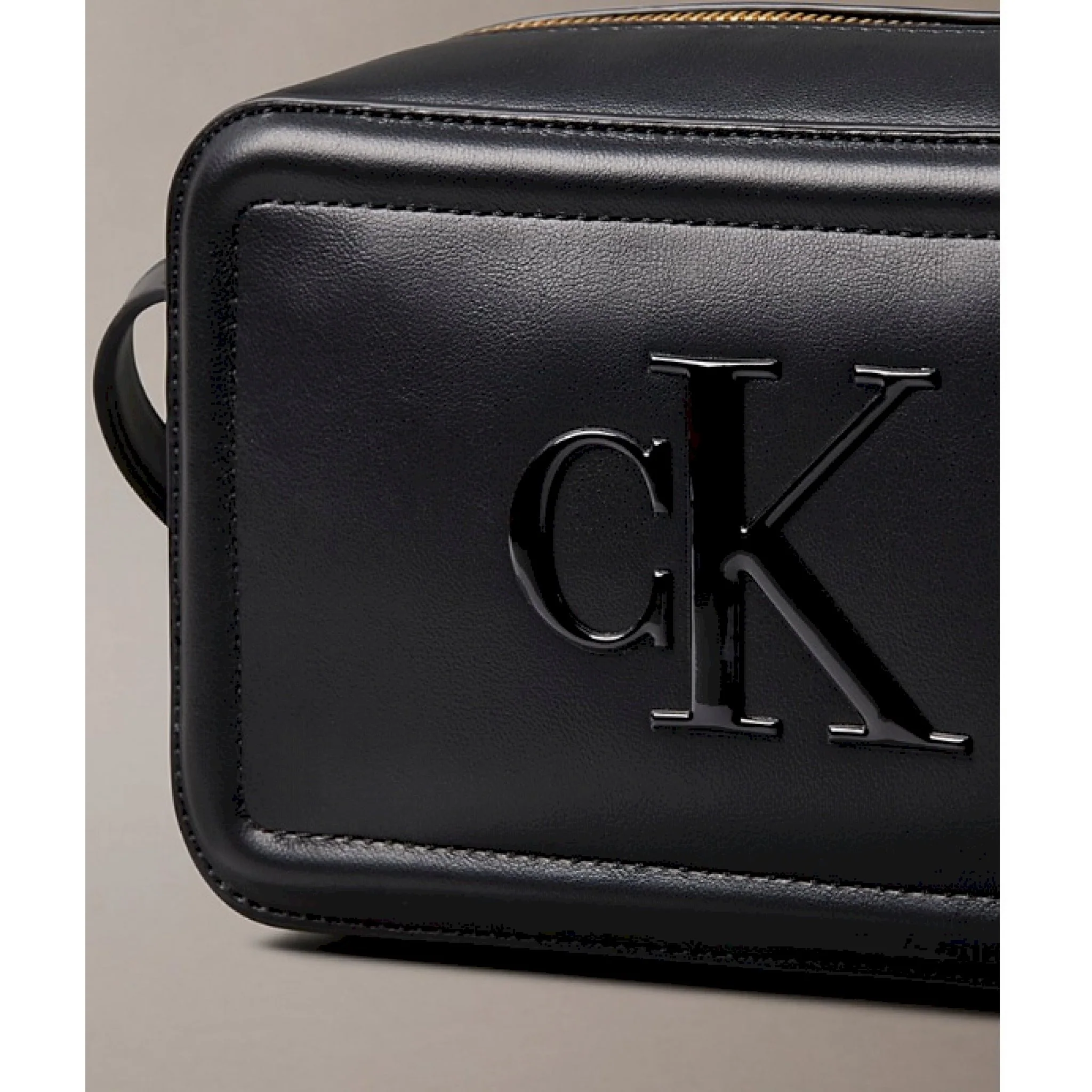 Calvin klein camera bag con monogramma stampato - immagine 4