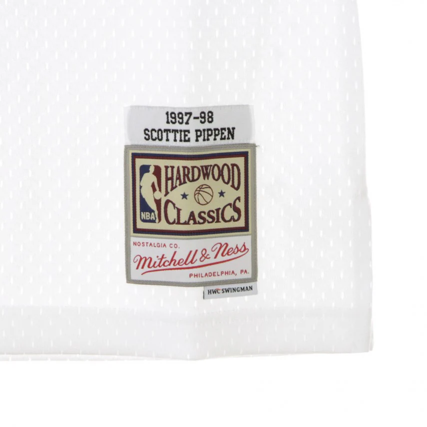 Mitchell & Ness Scottie Pippen 1997 Swingman Jersey Chicago Bulls SMJYAC18054-CBUWHIT97SPI - immagine 4
