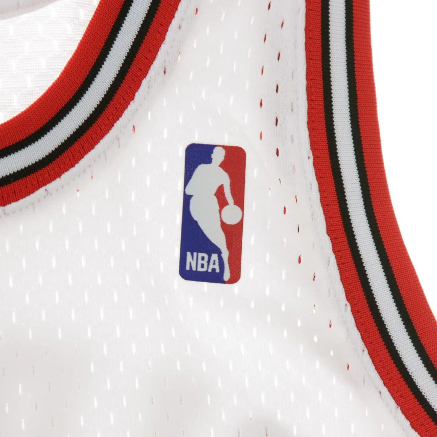 Mitchell & Ness Scottie Pippen 1997 Swingman Jersey Chicago Bulls SMJYAC18054-CBUWHIT97SPI - immagine 5